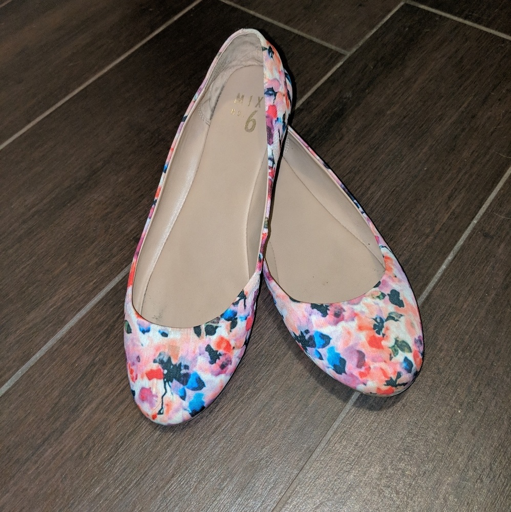 Size 10, Mix No. 6 floral flats